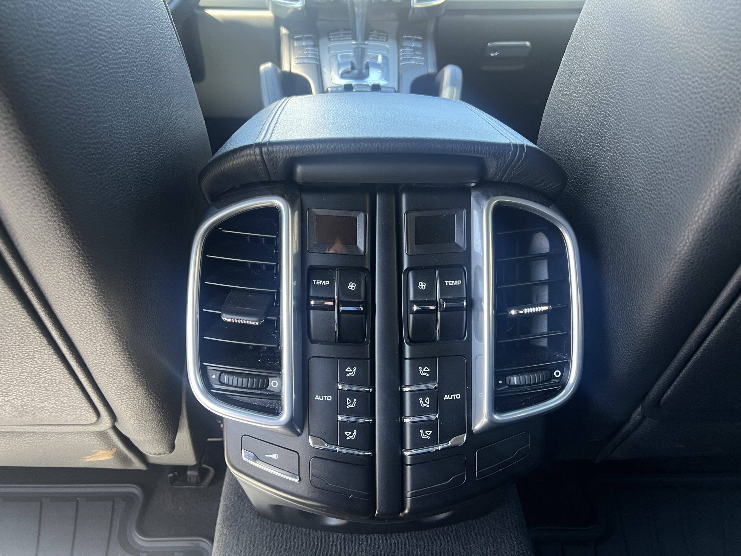 Porsche Cayenne — foto 9 de 20