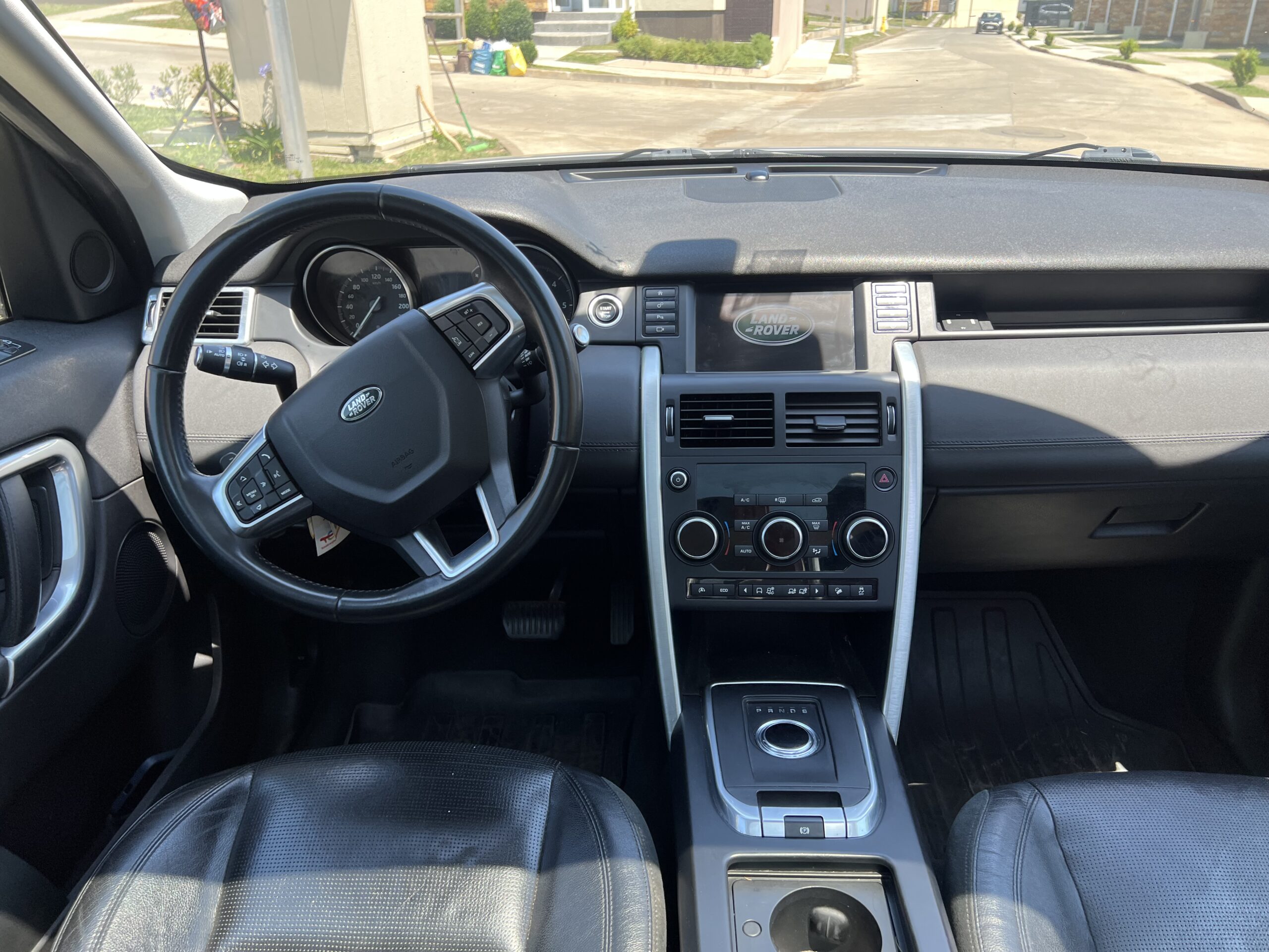 Land Rover Discovery — foto 9 de 18