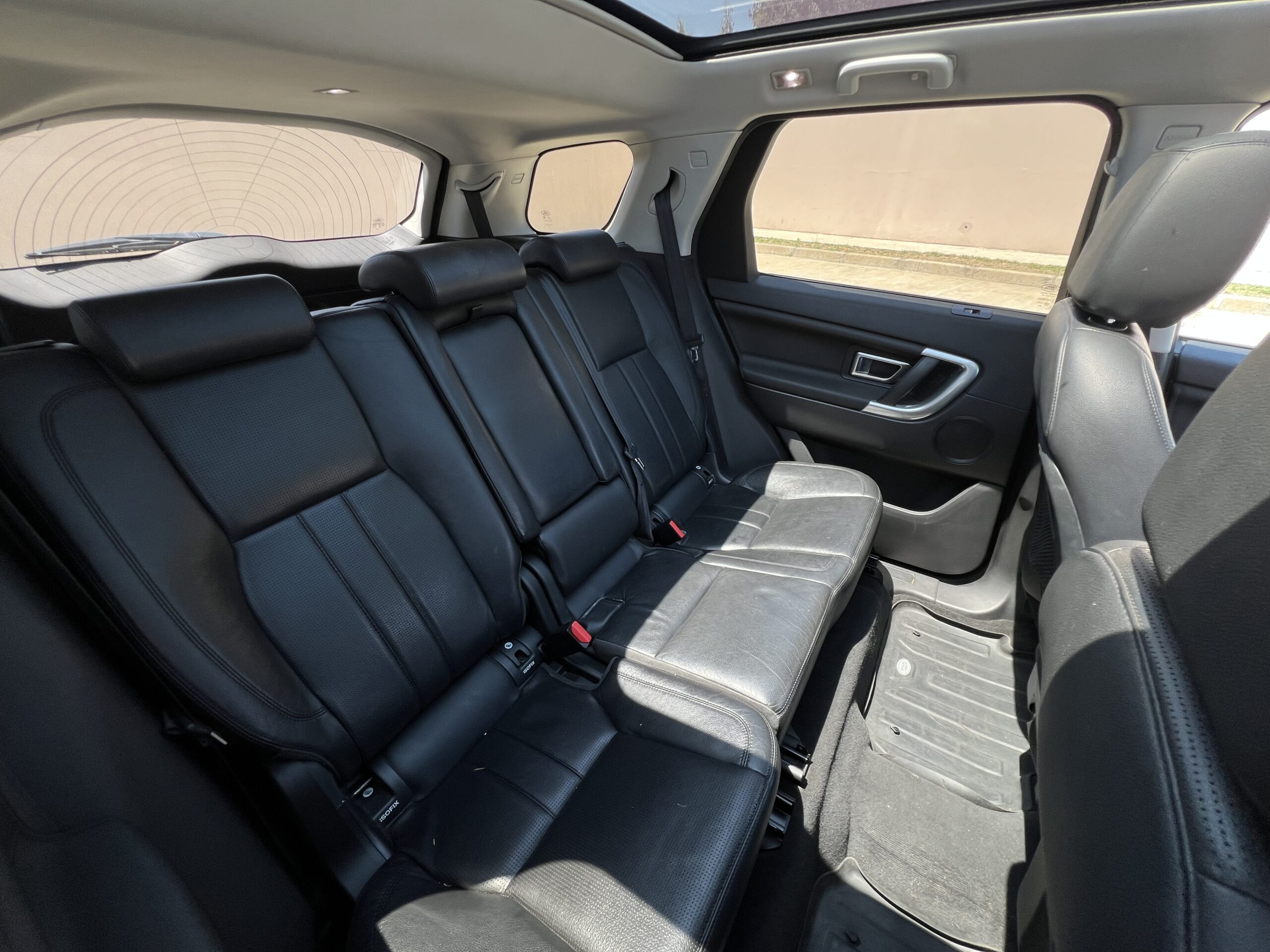 Land Rover Discovery — foto 11 de 18