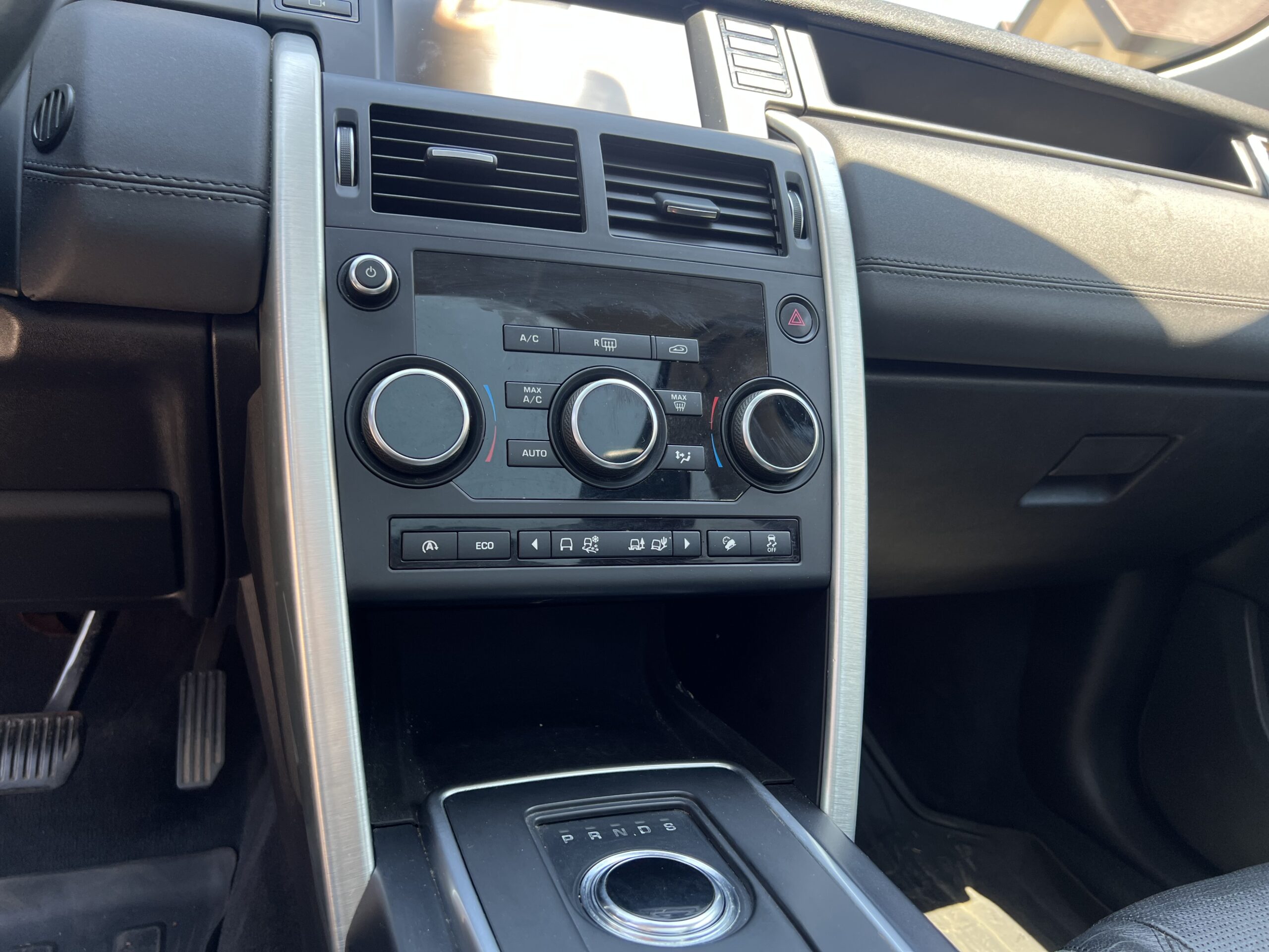 Land Rover Discovery — foto 18 de 18