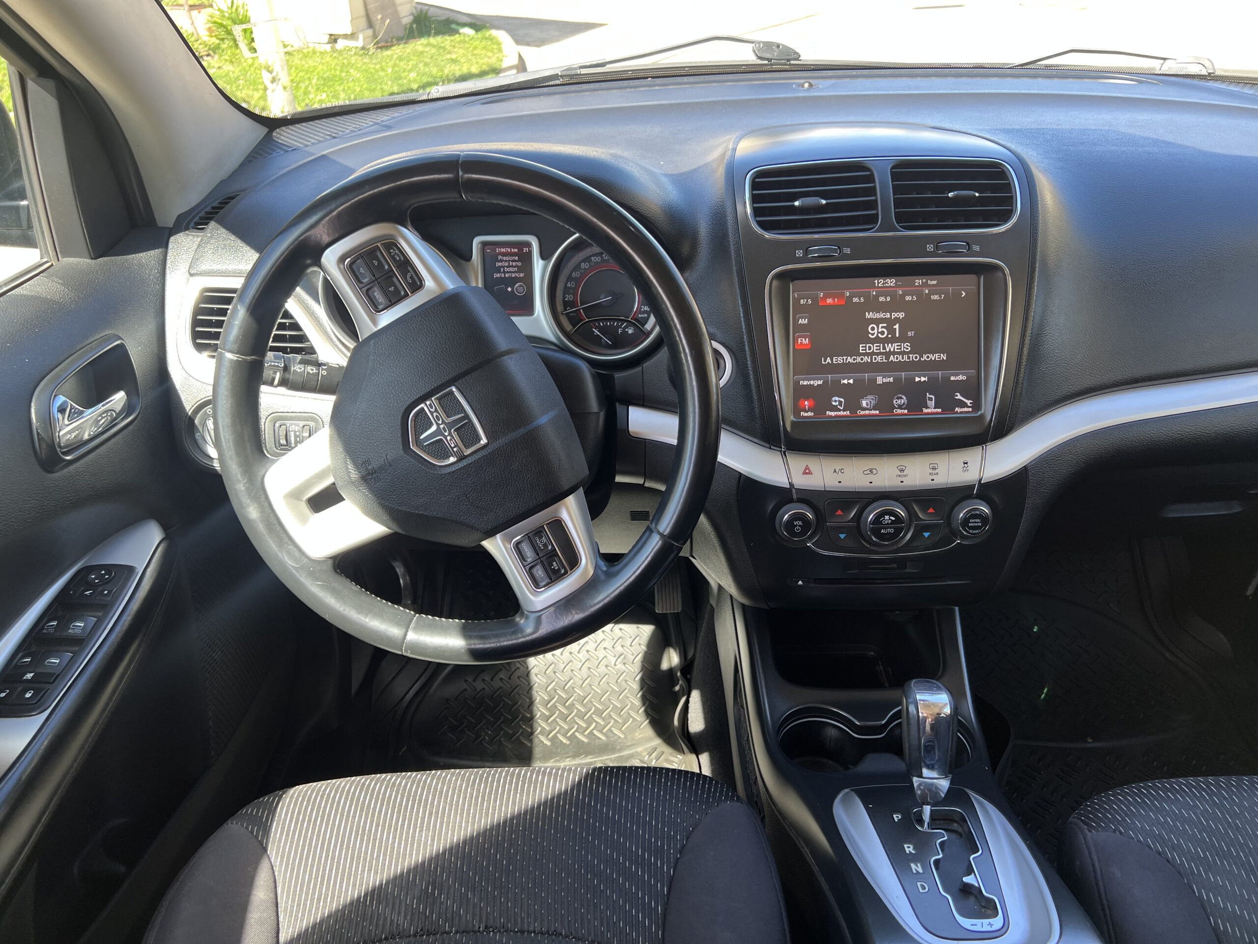 Dodge Journey — foto 9 de 15
